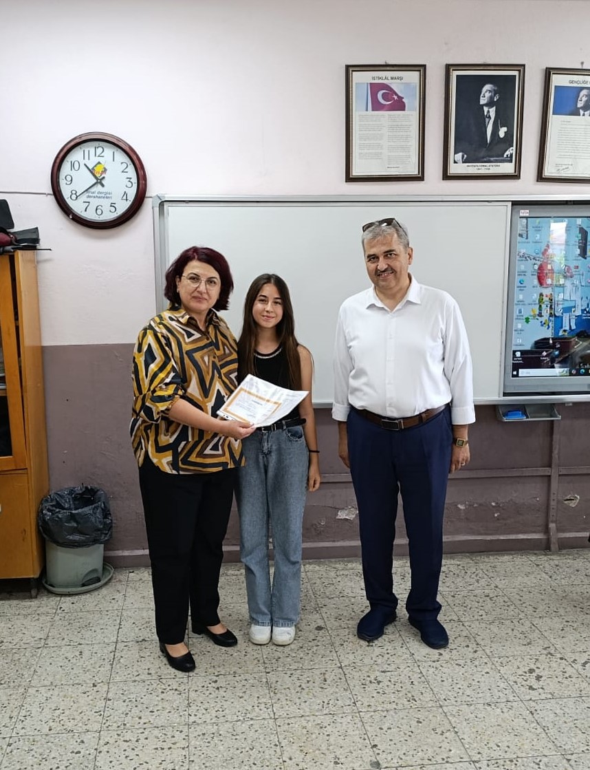 KAYMAKAMIMIZ SAYIN CANAN HANÇER BAŞTÜRK;ERBEYLİ ORTAOKULU'NDA GERÇEKLEŞEN KARNE DAĞITIM TÖRENİNE KATILDI.