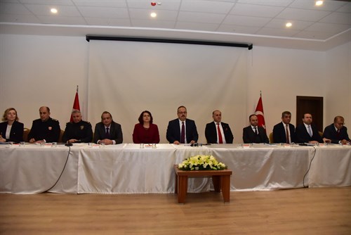 İLÇEMİZDE SAYIN VALİMİZ YAKUP CANBOLAT BAŞKANLIĞINDA MUHTARLAR TOPLANTISI DÜZENLENDİ.